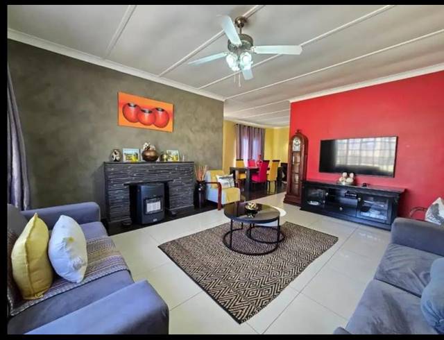 3 BEDROOM HOUSE FOR SALE IN CHRISVILLE